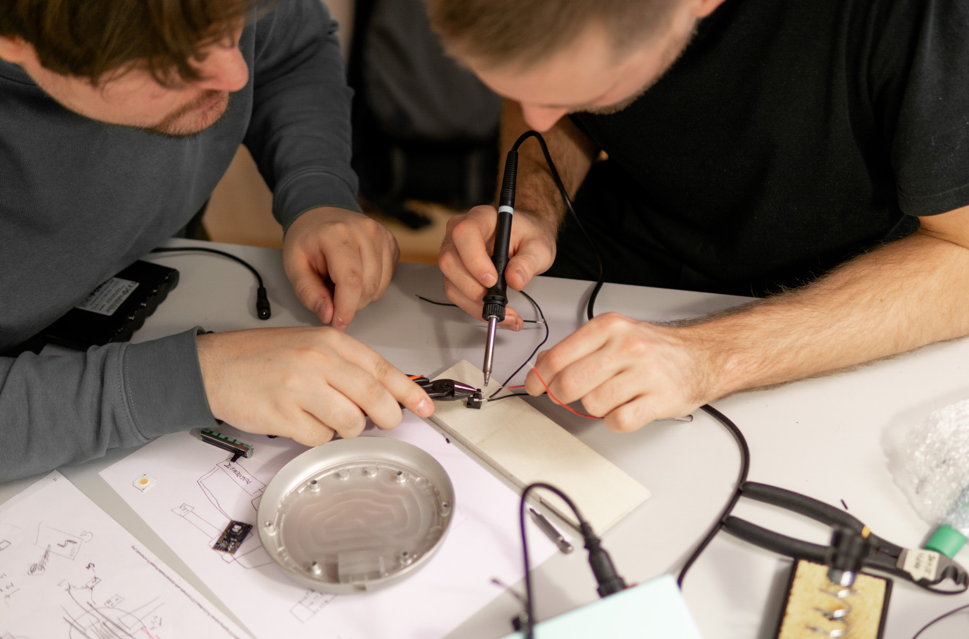 Handi-soldering